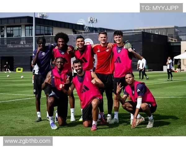 美国足球明星加盟曼联引发全球关注与期待的热潮 美国足球明星加盟曼联引发全球关注与期待的热潮