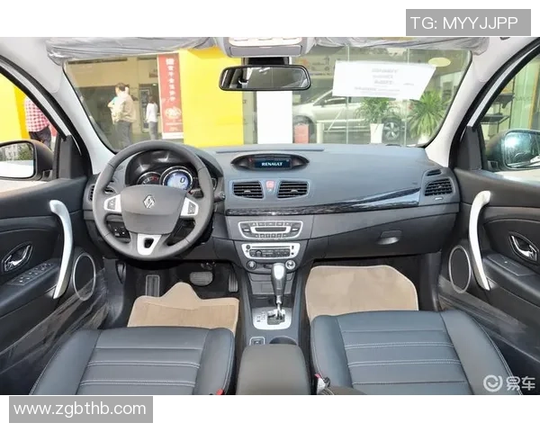 足球明星雷诺的生平成就与精彩瞬间全景介绍